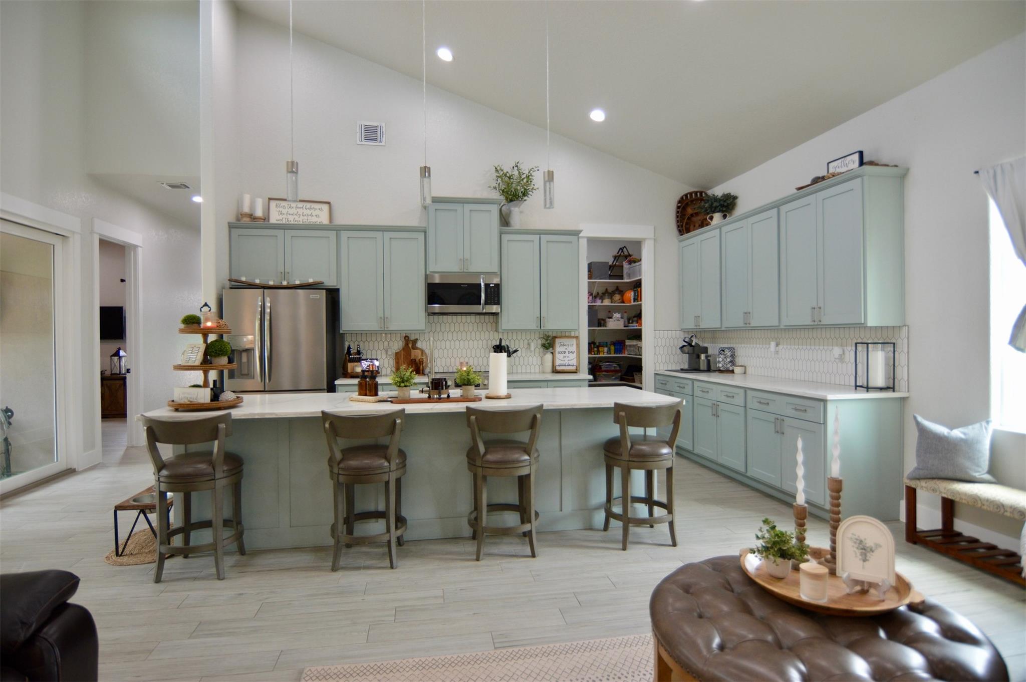 1108 Long Holw, Canyon Lake, TX 78133