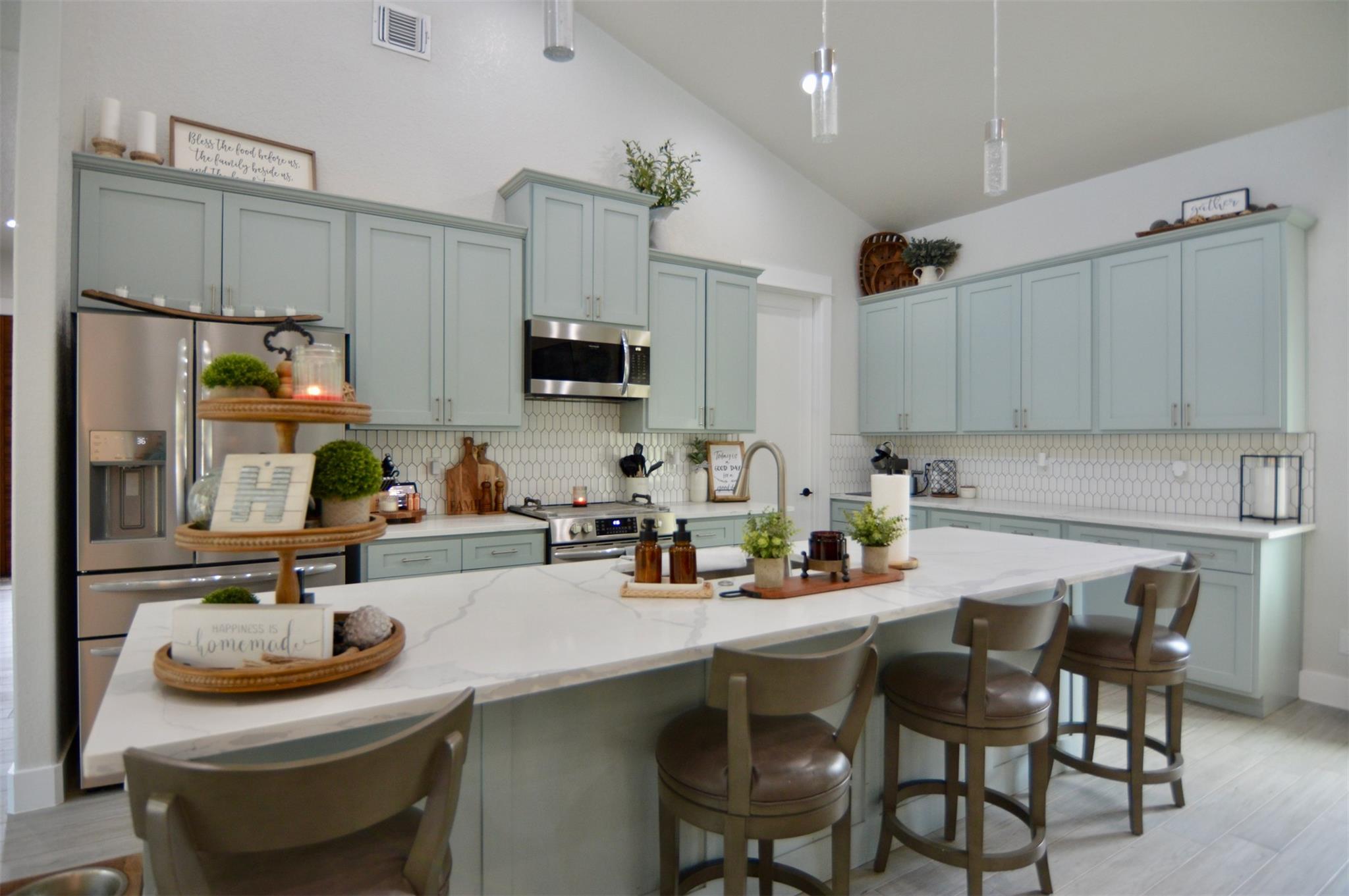 1108 Long Holw, Canyon Lake, TX 78133