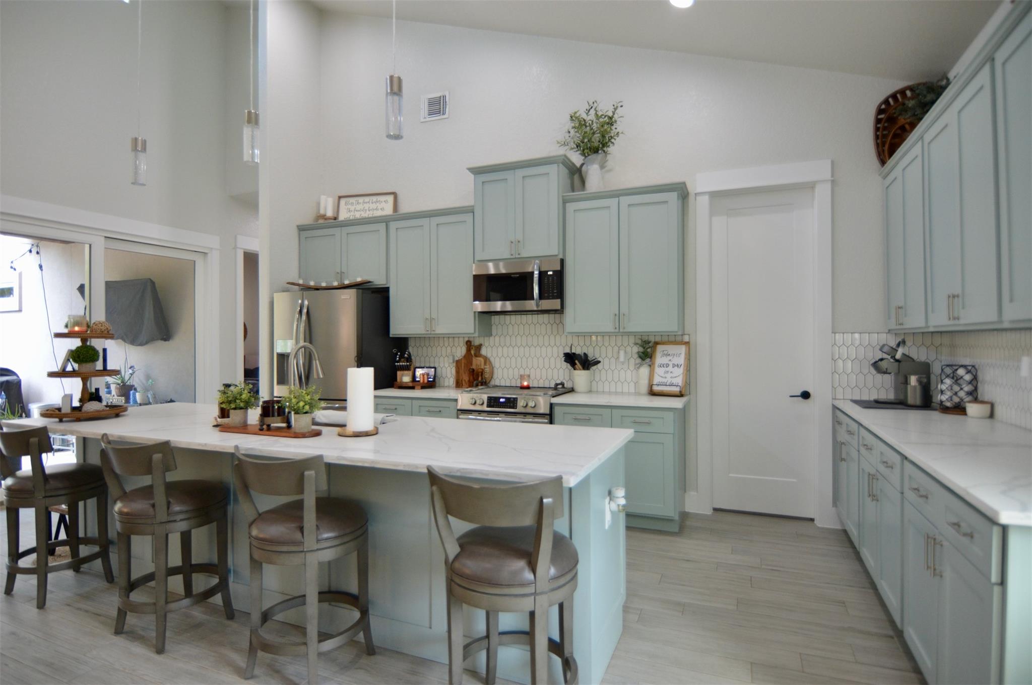 1108 Long Holw, Canyon Lake, TX 78133