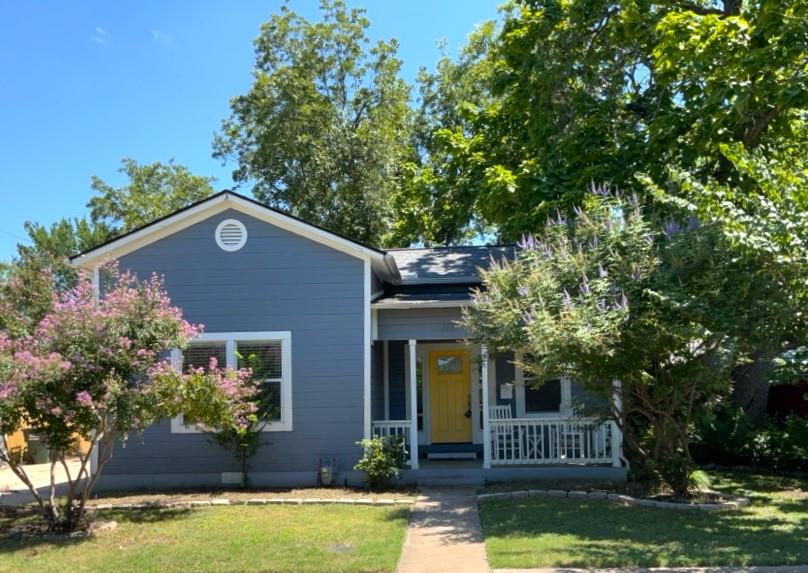 806 E 3rd St, Georgetown, TX 78626