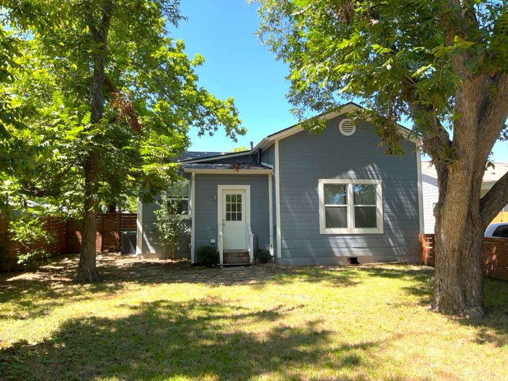 806 E 3rd St, Georgetown, TX 78626