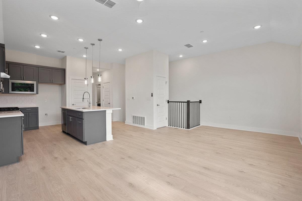 200 W 56th St # 1104, Austin, TX 78751