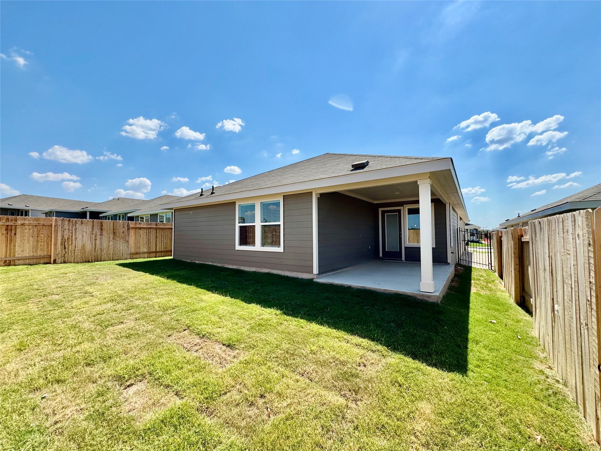 5020 Hazelnut Ln, Del Valle, TX 78617