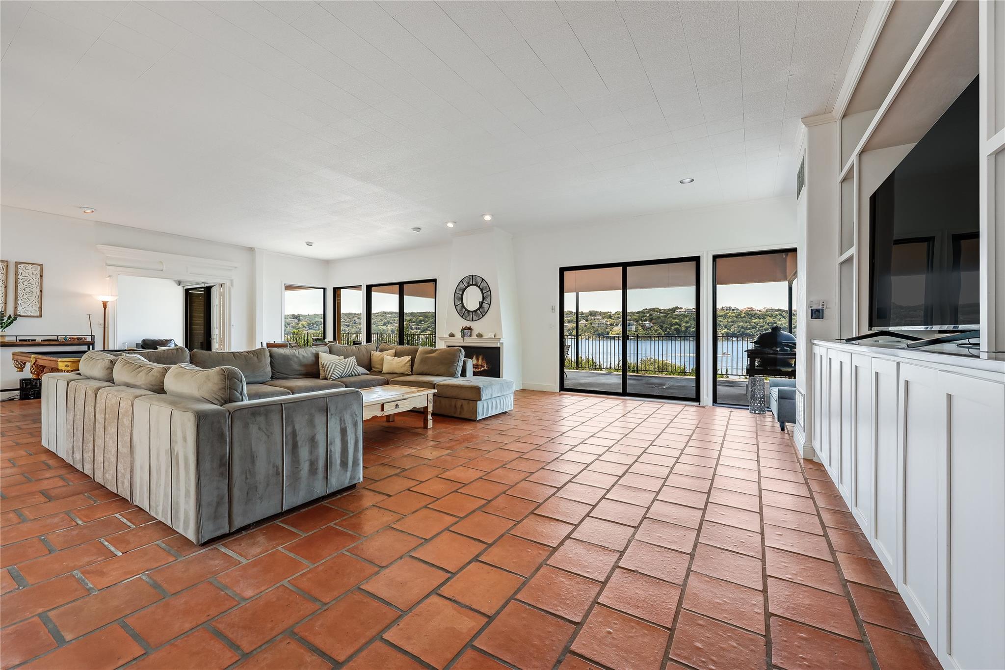 18703 Lakeland Dr, Lago Vista, TX 78645