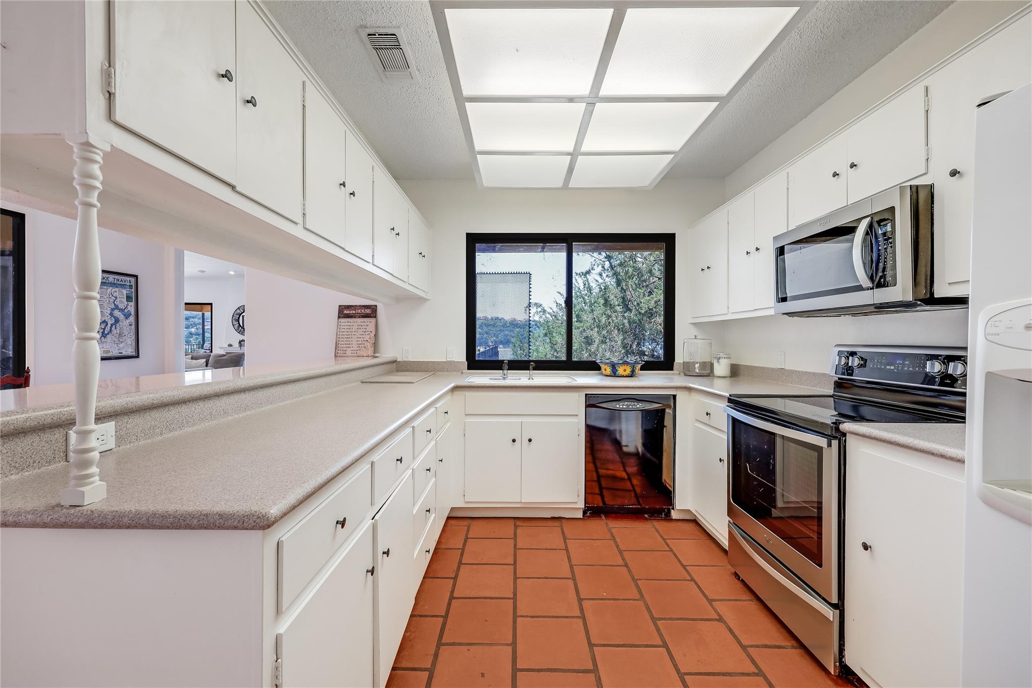 18703 Lakeland Dr, Lago Vista, TX 78645