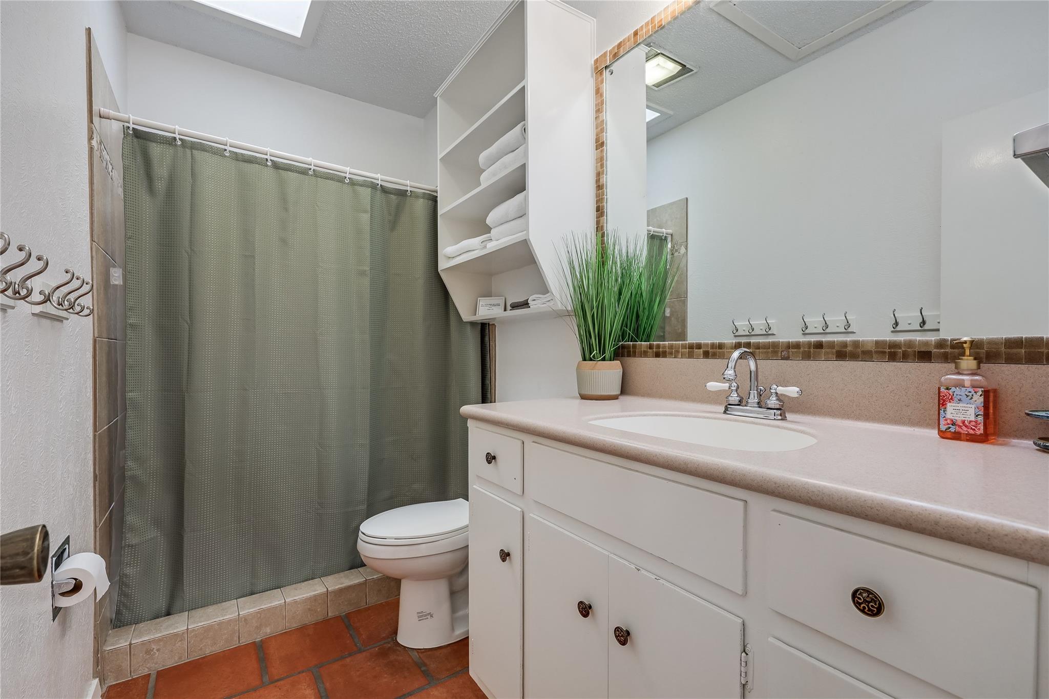 18703 Lakeland Dr, Lago Vista, TX 78645