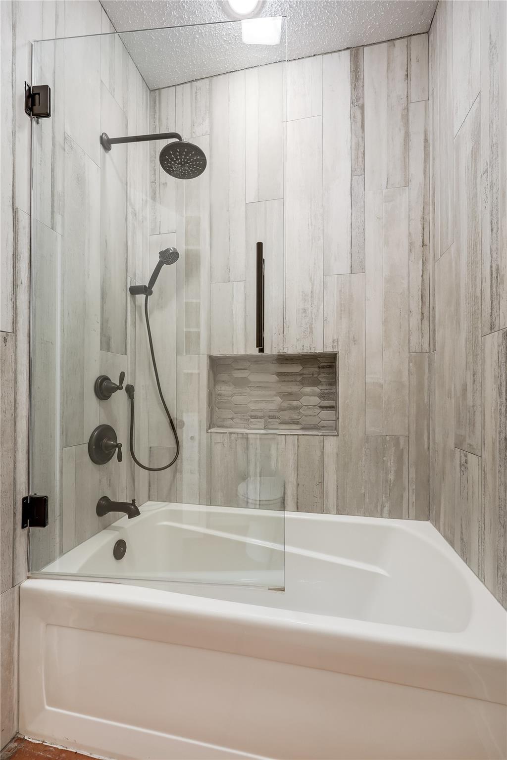 18703 Lakeland Dr, Lago Vista, TX 78645