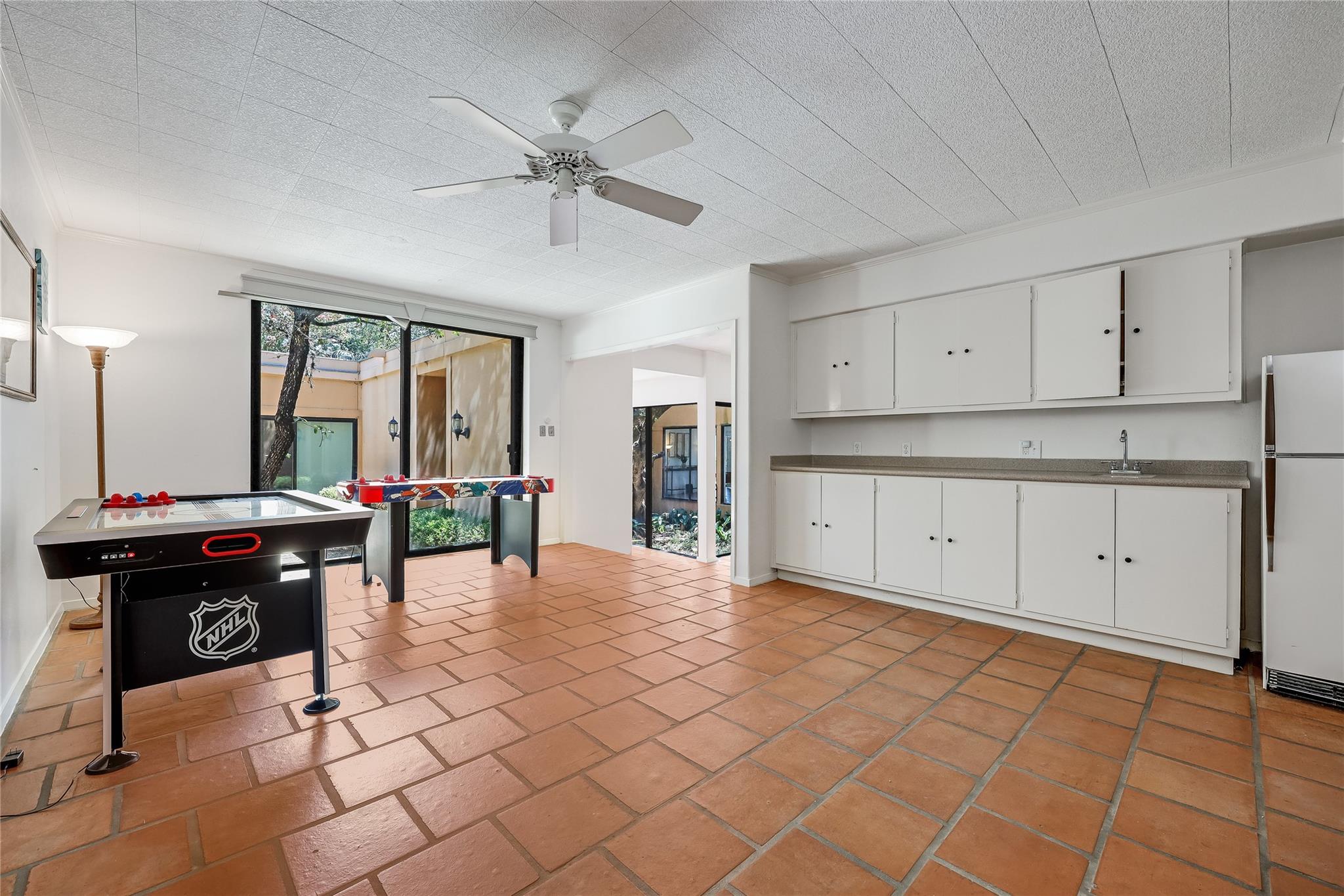 18703 Lakeland Dr, Lago Vista, TX 78645