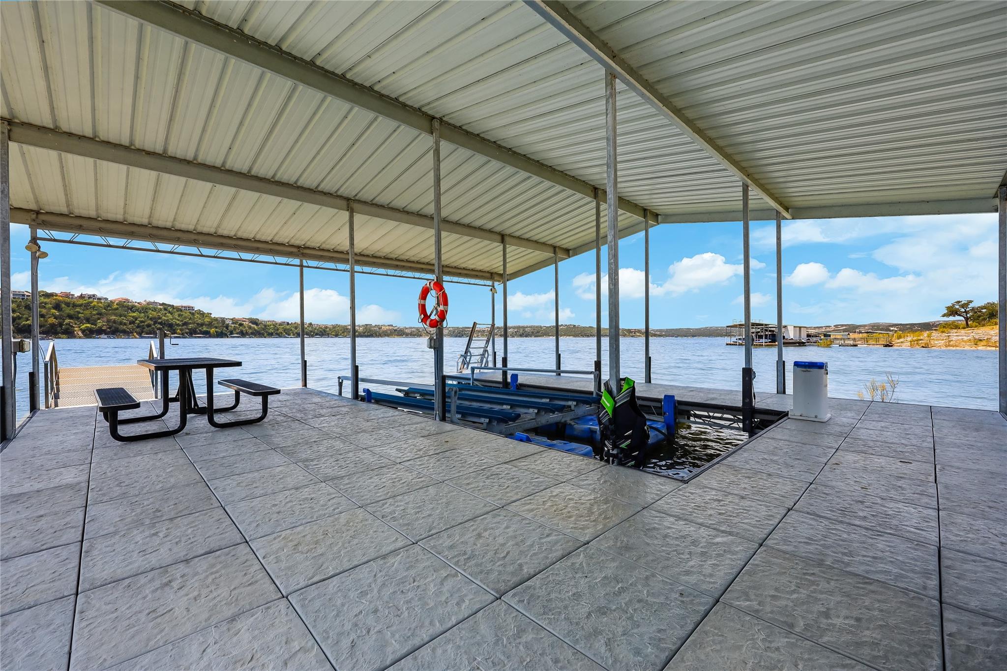 18703 Lakeland Dr, Lago Vista, TX 78645