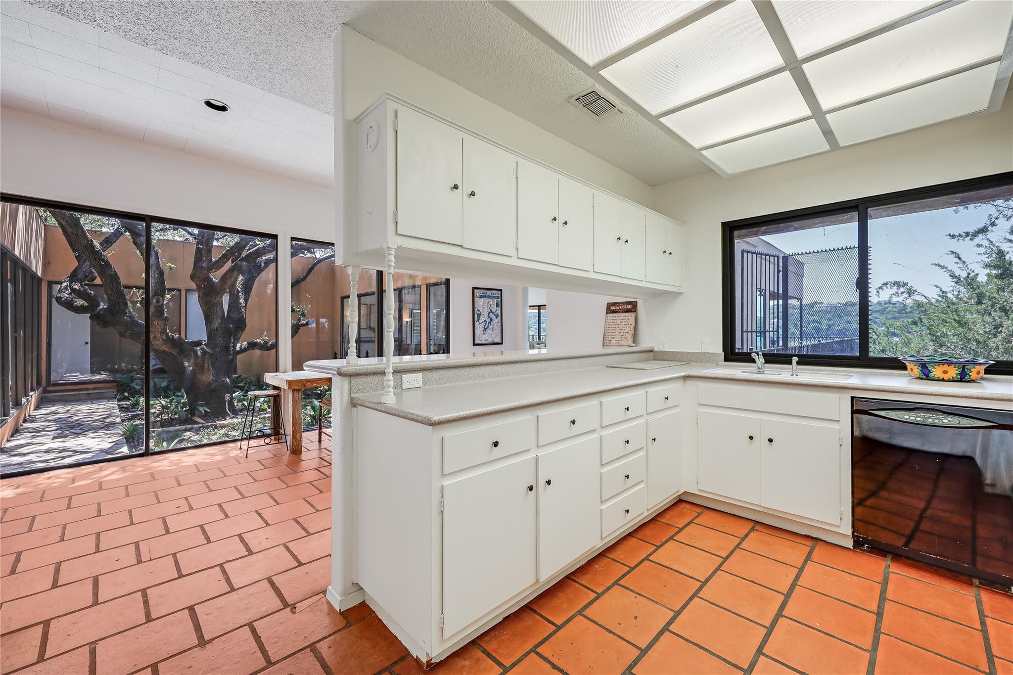 18703 Lakeland Dr, Lago Vista, TX 78645