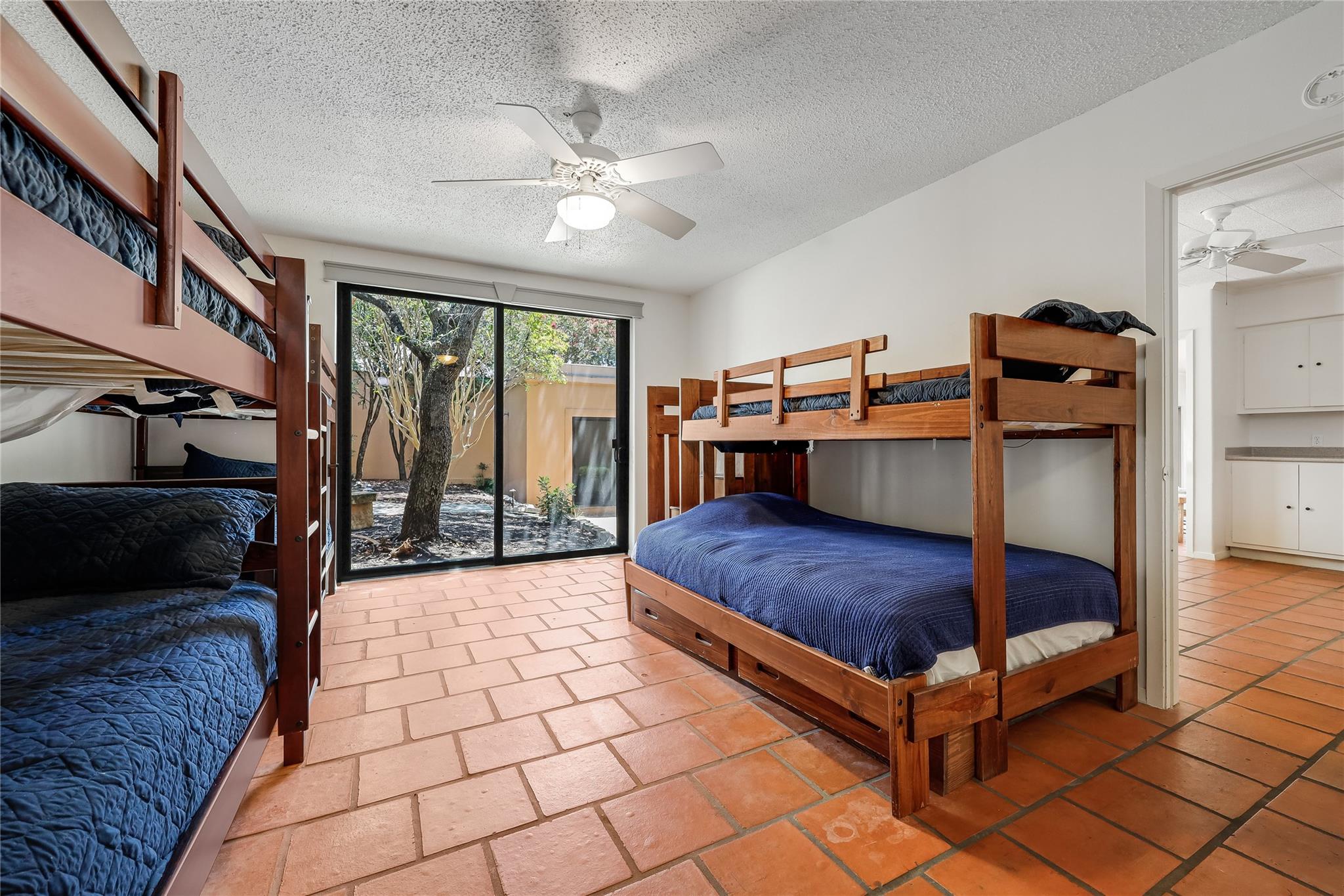 18703 Lakeland Dr, Lago Vista, TX 78645