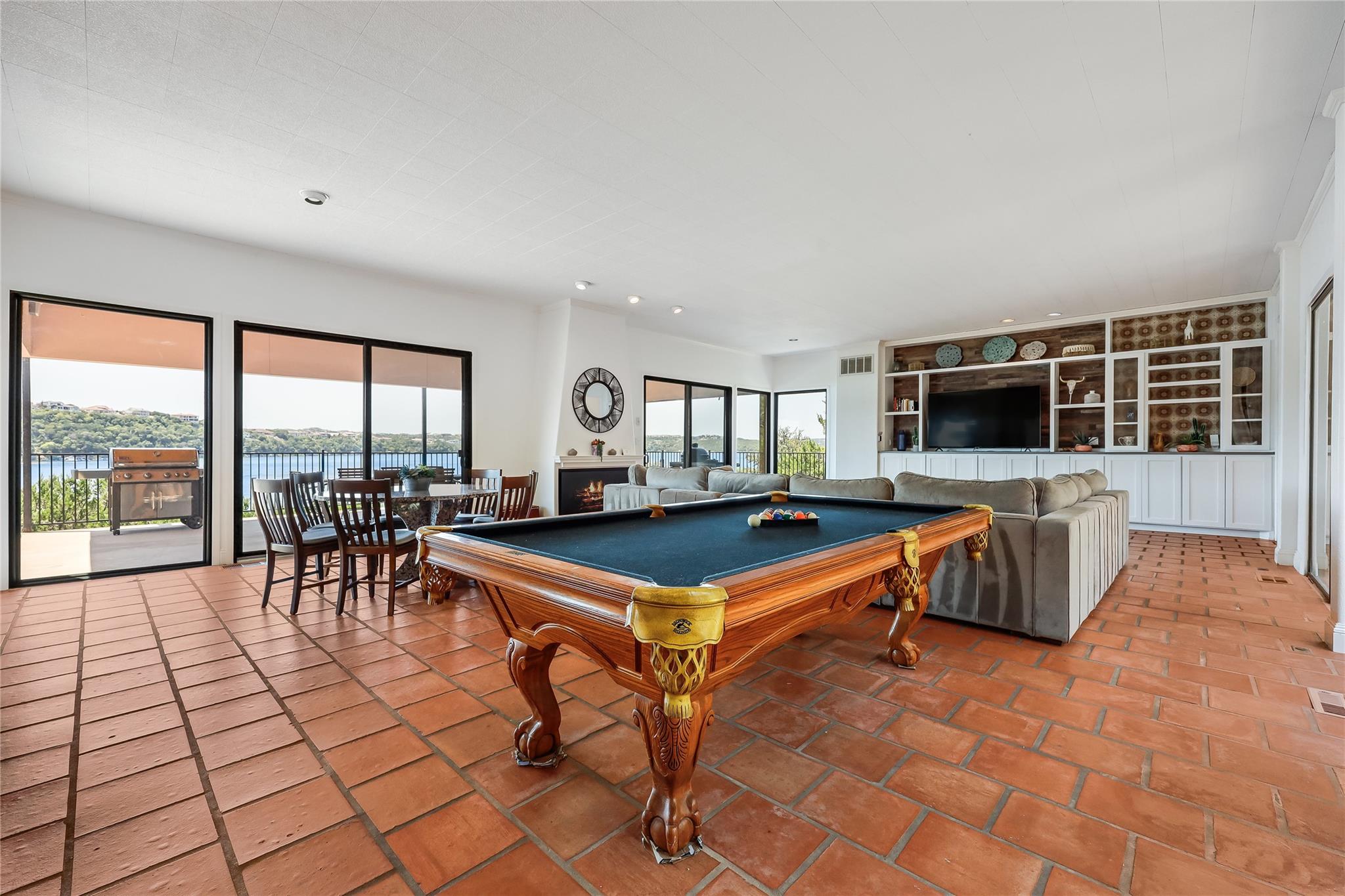 18703 Lakeland Dr, Lago Vista, TX 78645