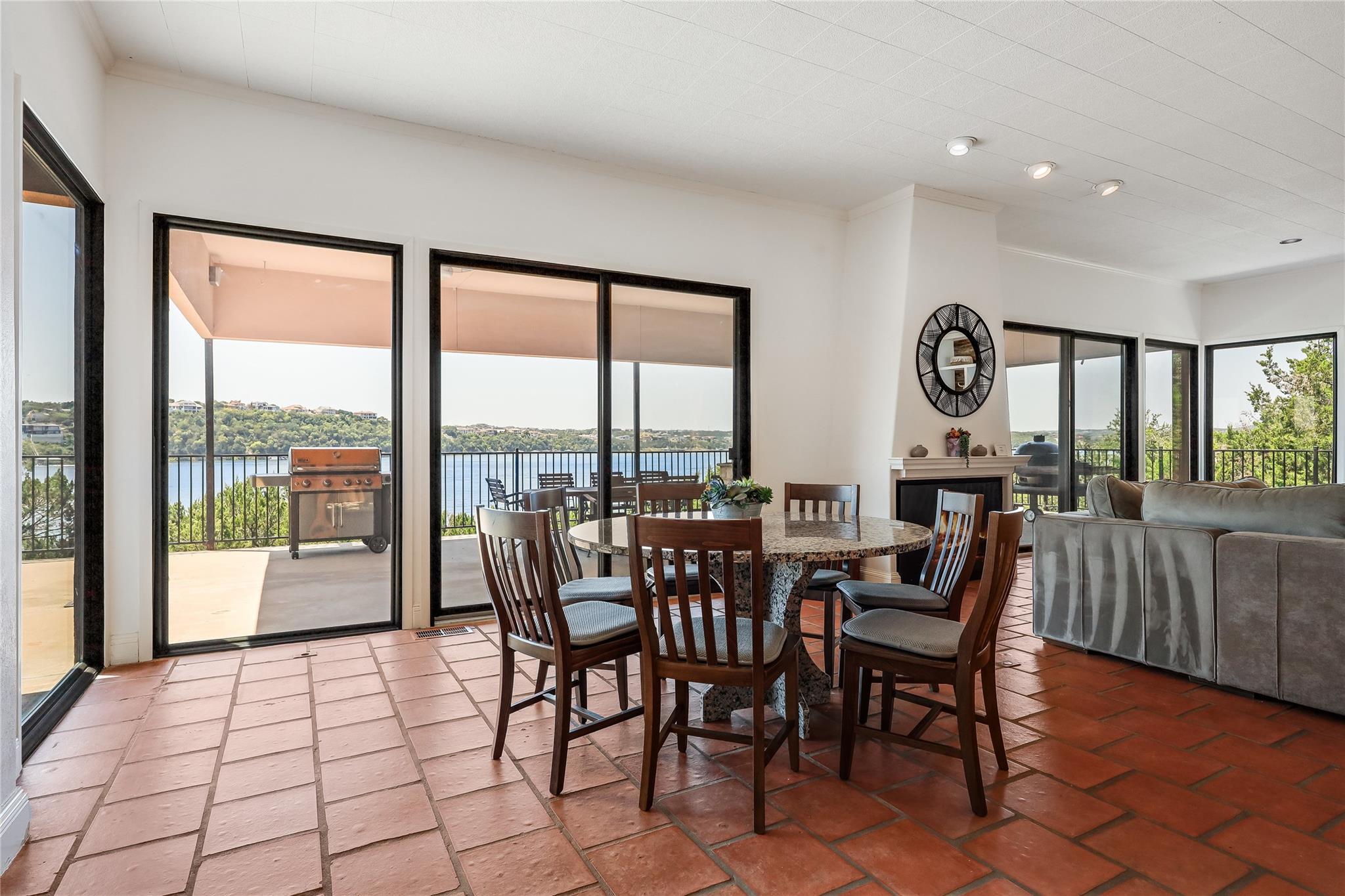 18703 Lakeland Dr, Lago Vista, TX 78645