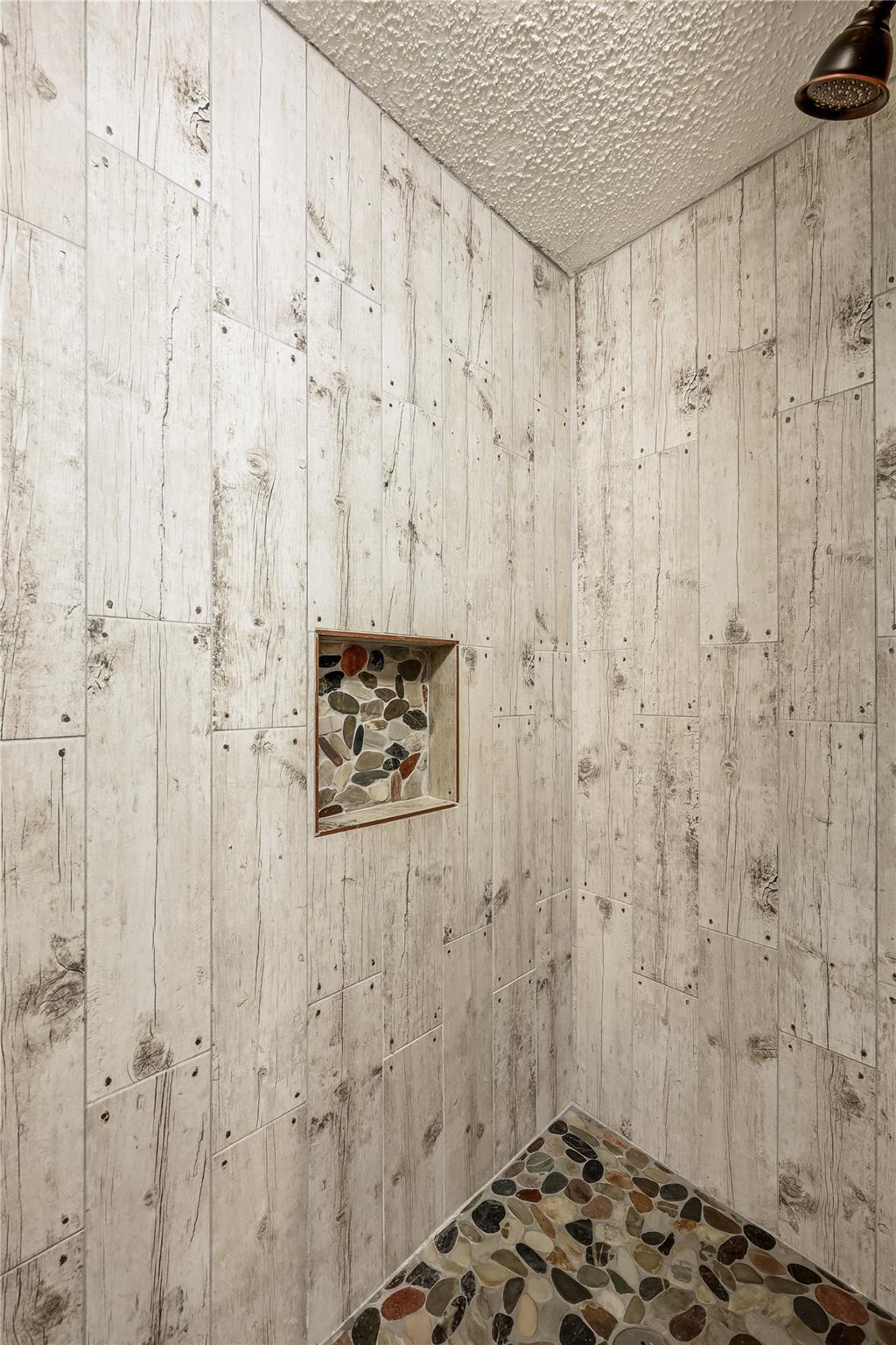 18703 Lakeland Dr, Lago Vista, TX 78645