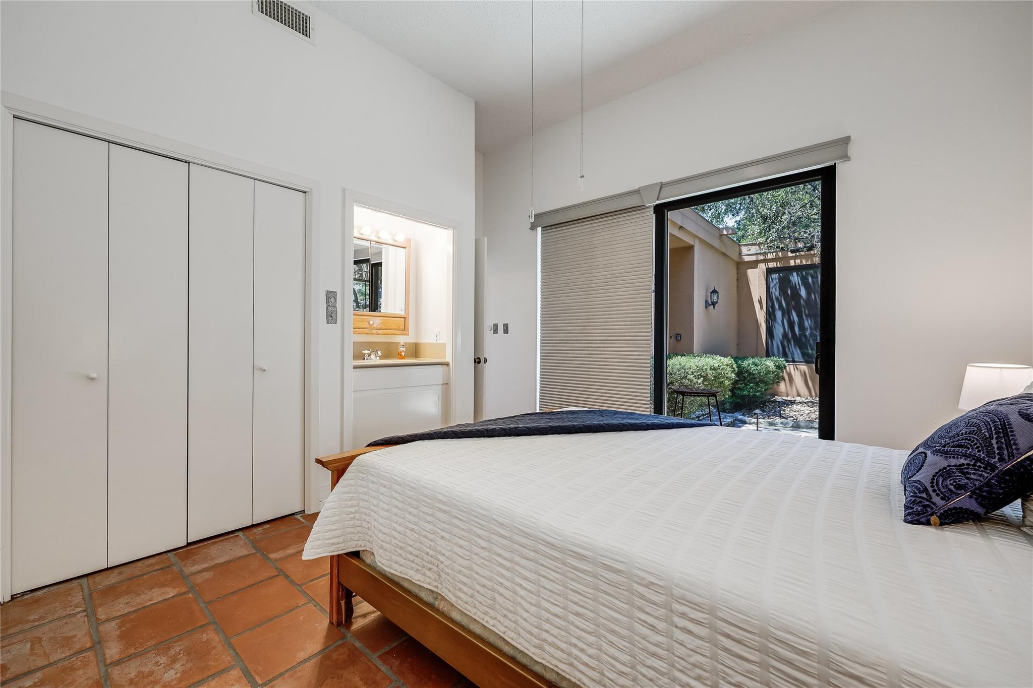 18703 Lakeland Dr, Lago Vista, TX 78645