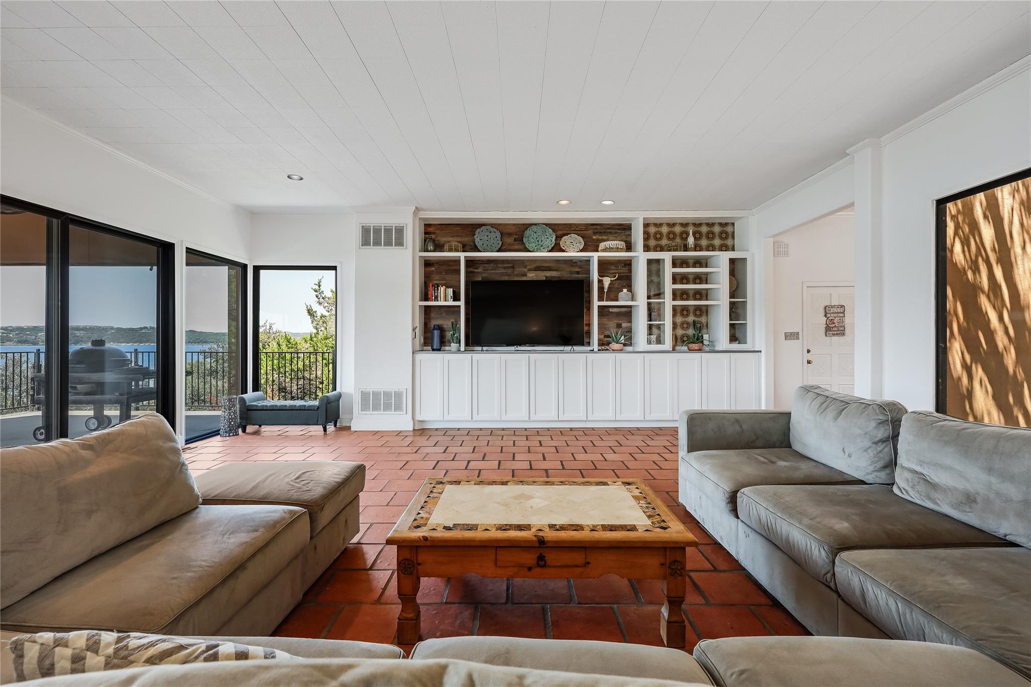 18703 Lakeland Dr, Lago Vista, TX 78645