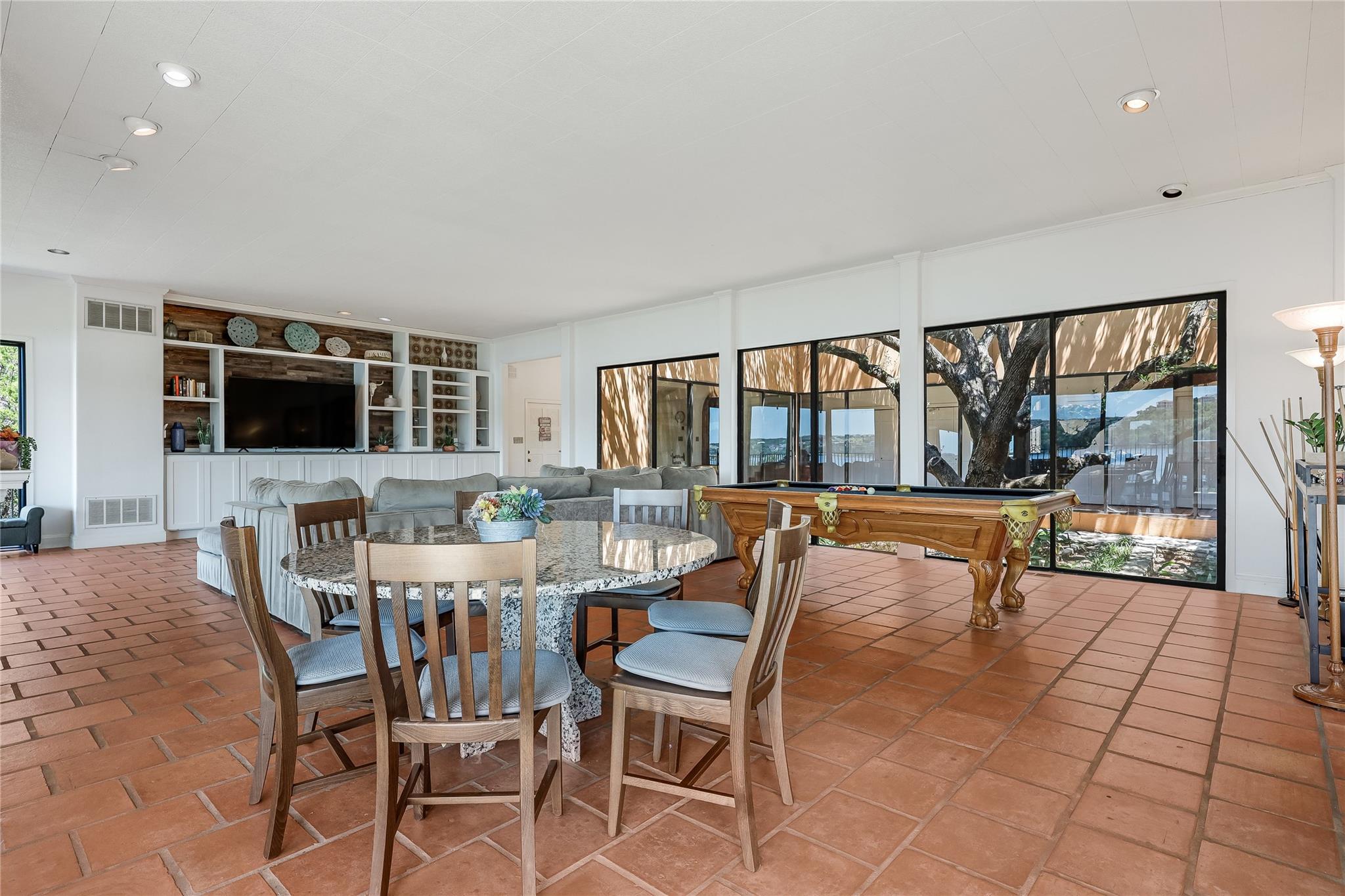 18703 Lakeland Dr, Lago Vista, TX 78645