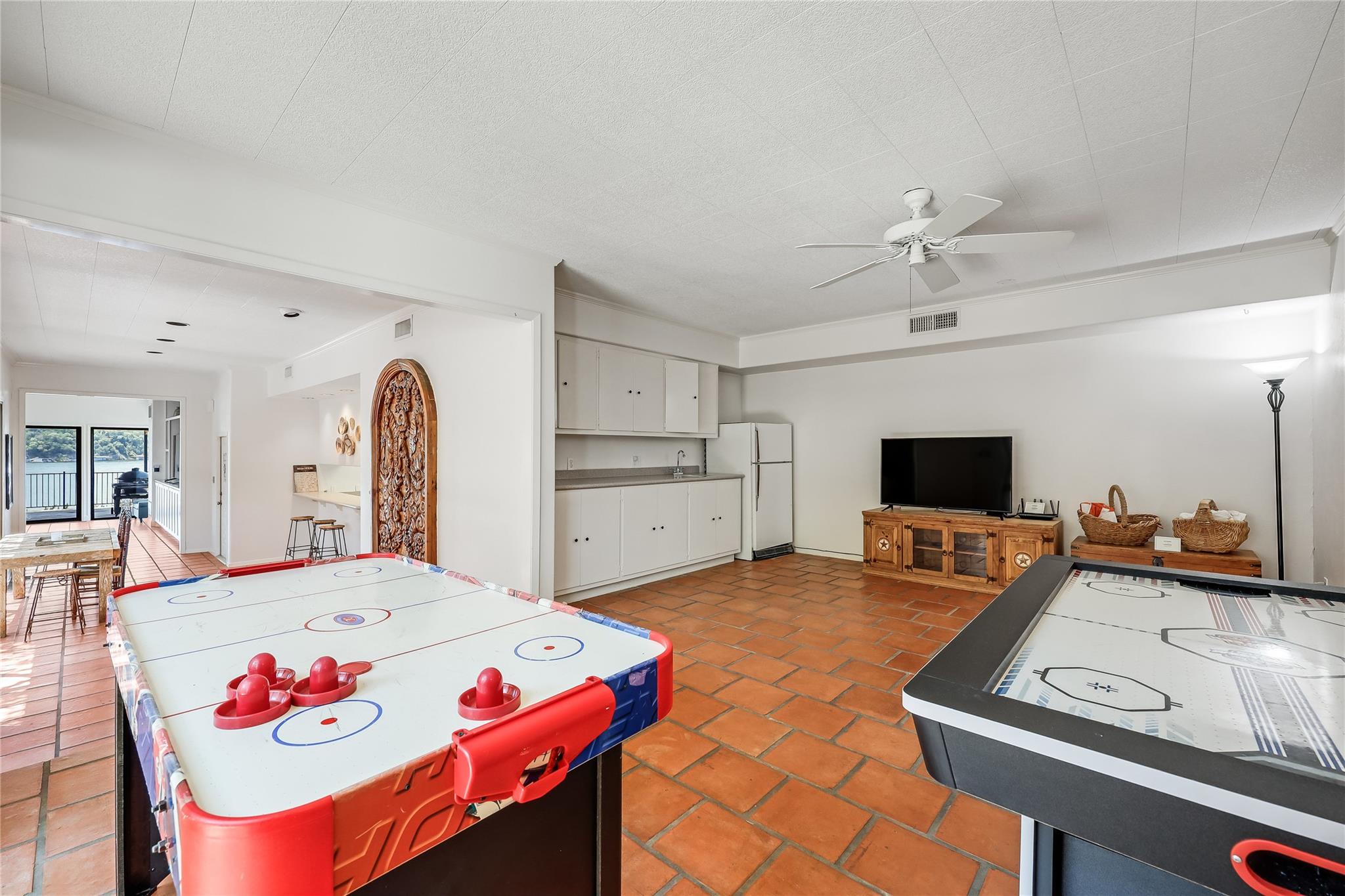 18703 Lakeland Dr, Lago Vista, TX 78645