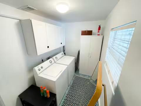 2402 Santa Rita St, Austin, TX 78702