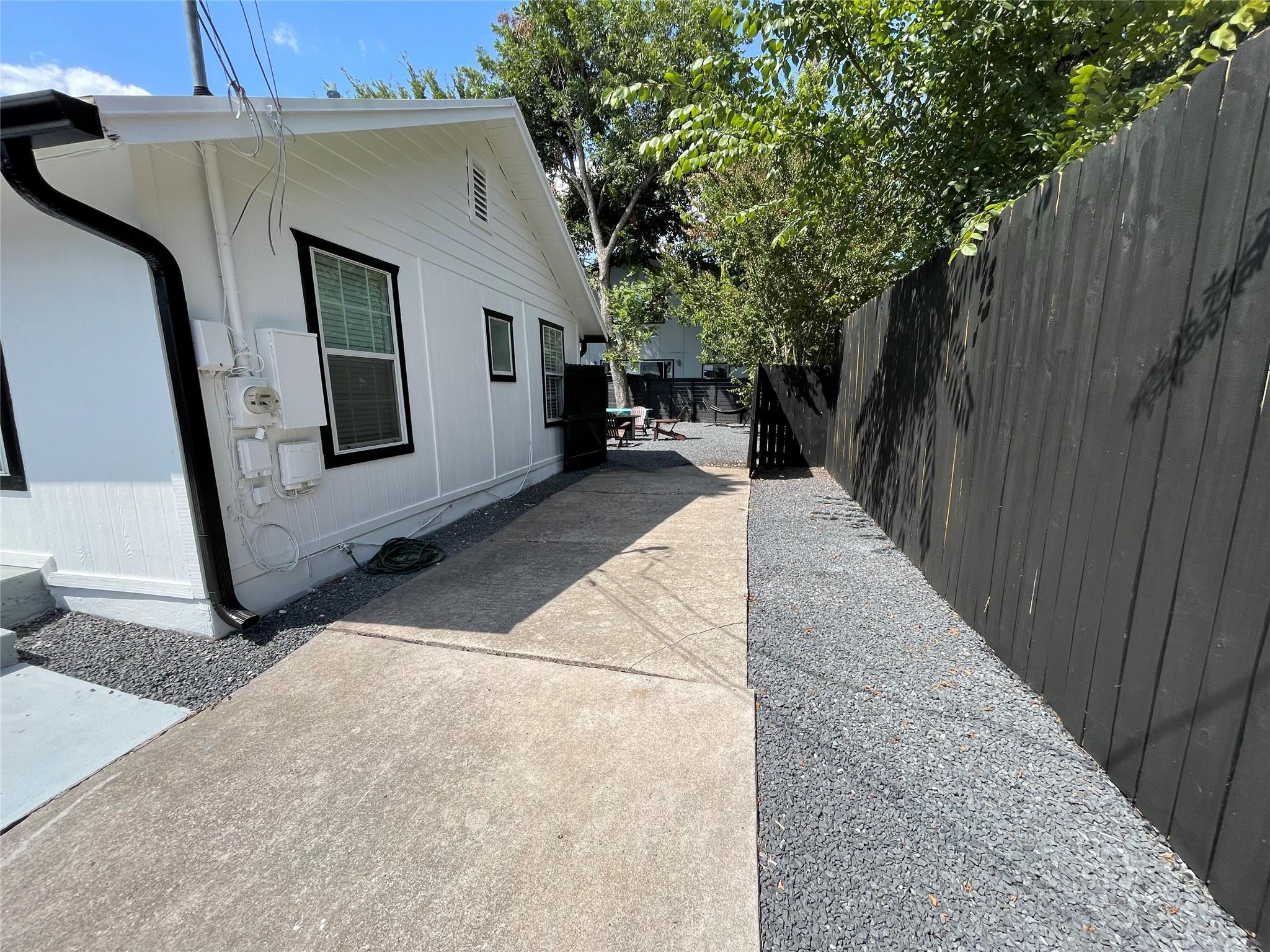 2402 Santa Rita St, Austin, TX 78702