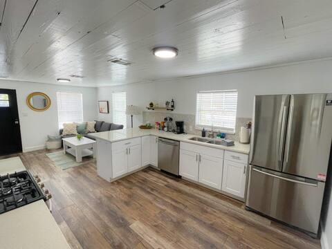 2402 Santa Rita St, Austin, TX 78702