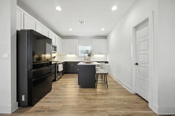 9115 Looksee Ln, Austin, TX 78744