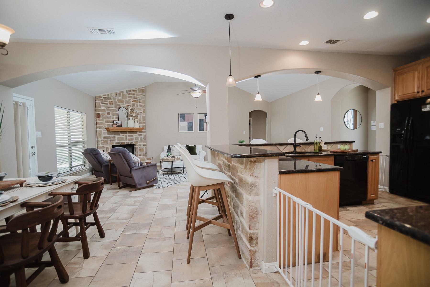 205 Sendera Xing, La Vernia, TX 78121