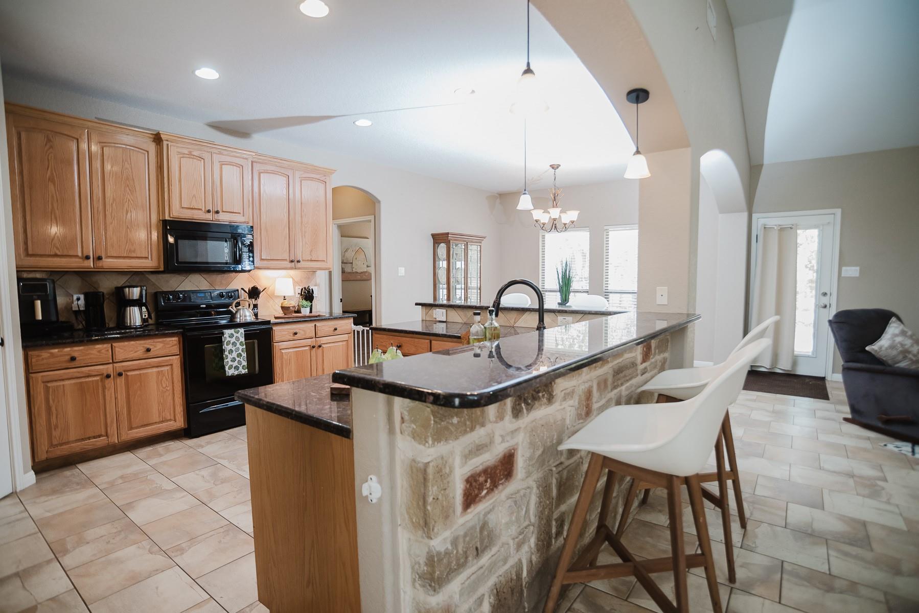 205 Sendera Xing, La Vernia, TX 78121