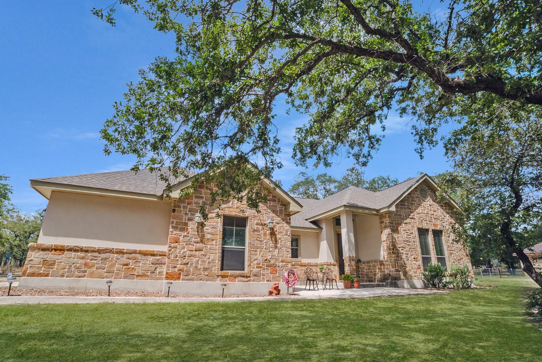 205 Sendera Xing, La Vernia, TX 78121