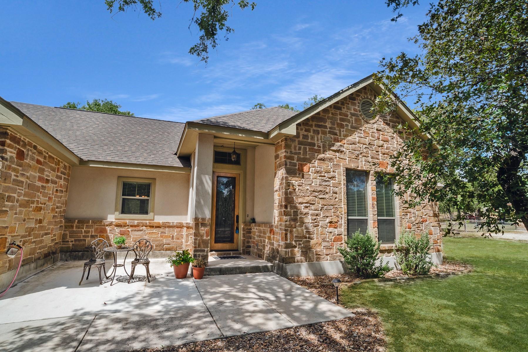 205 Sendera Xing, La Vernia, TX 78121