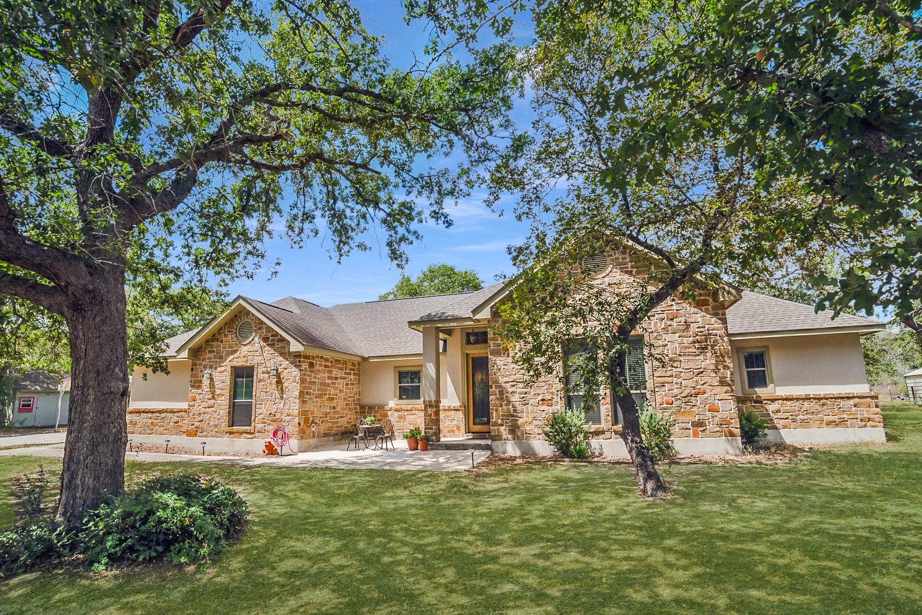 205 Sendera Xing, La Vernia, TX 78121