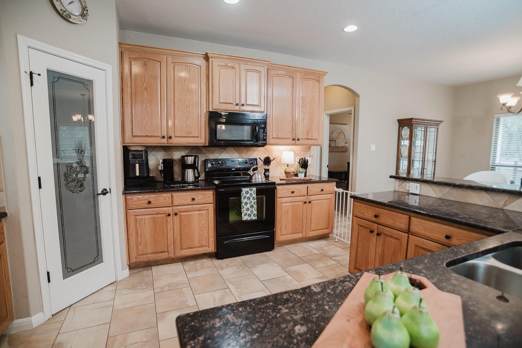 205 Sendera Xing, La Vernia, TX 78121