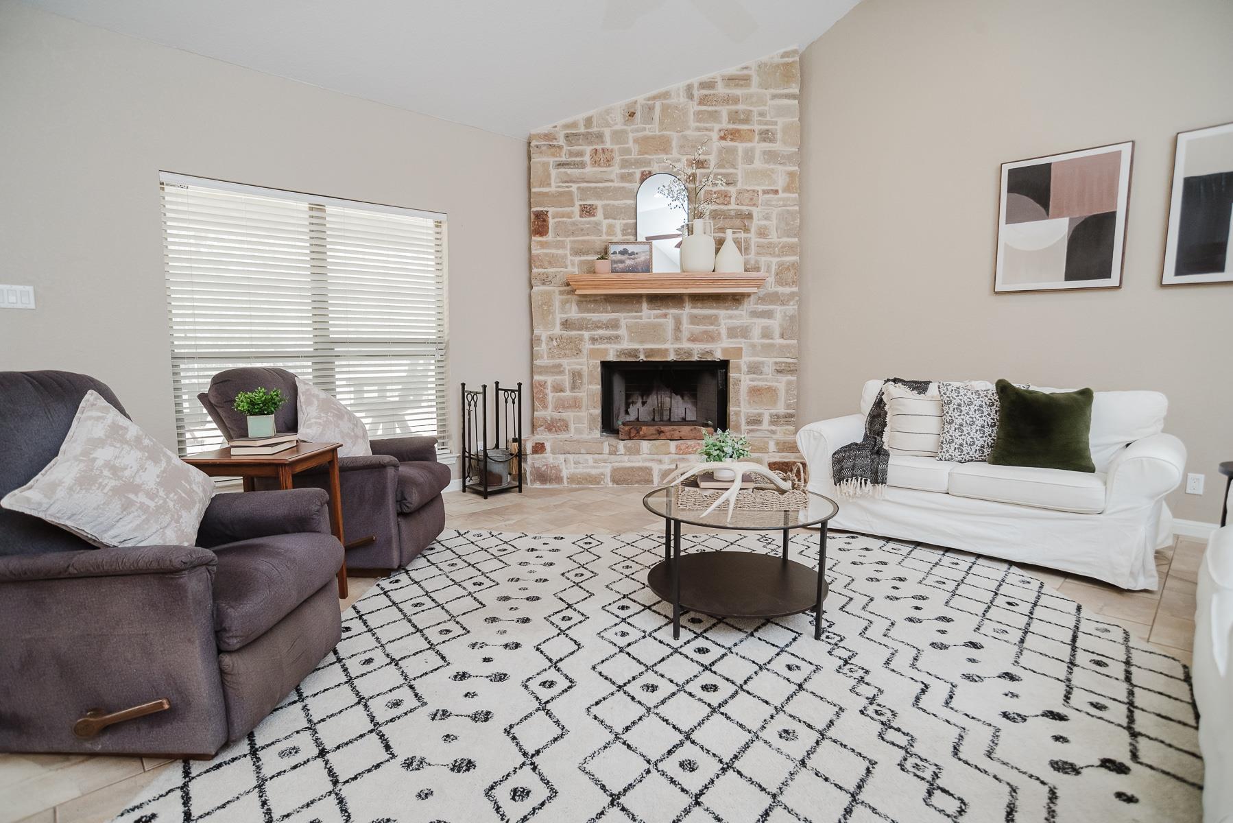 205 Sendera Xing, La Vernia, TX 78121