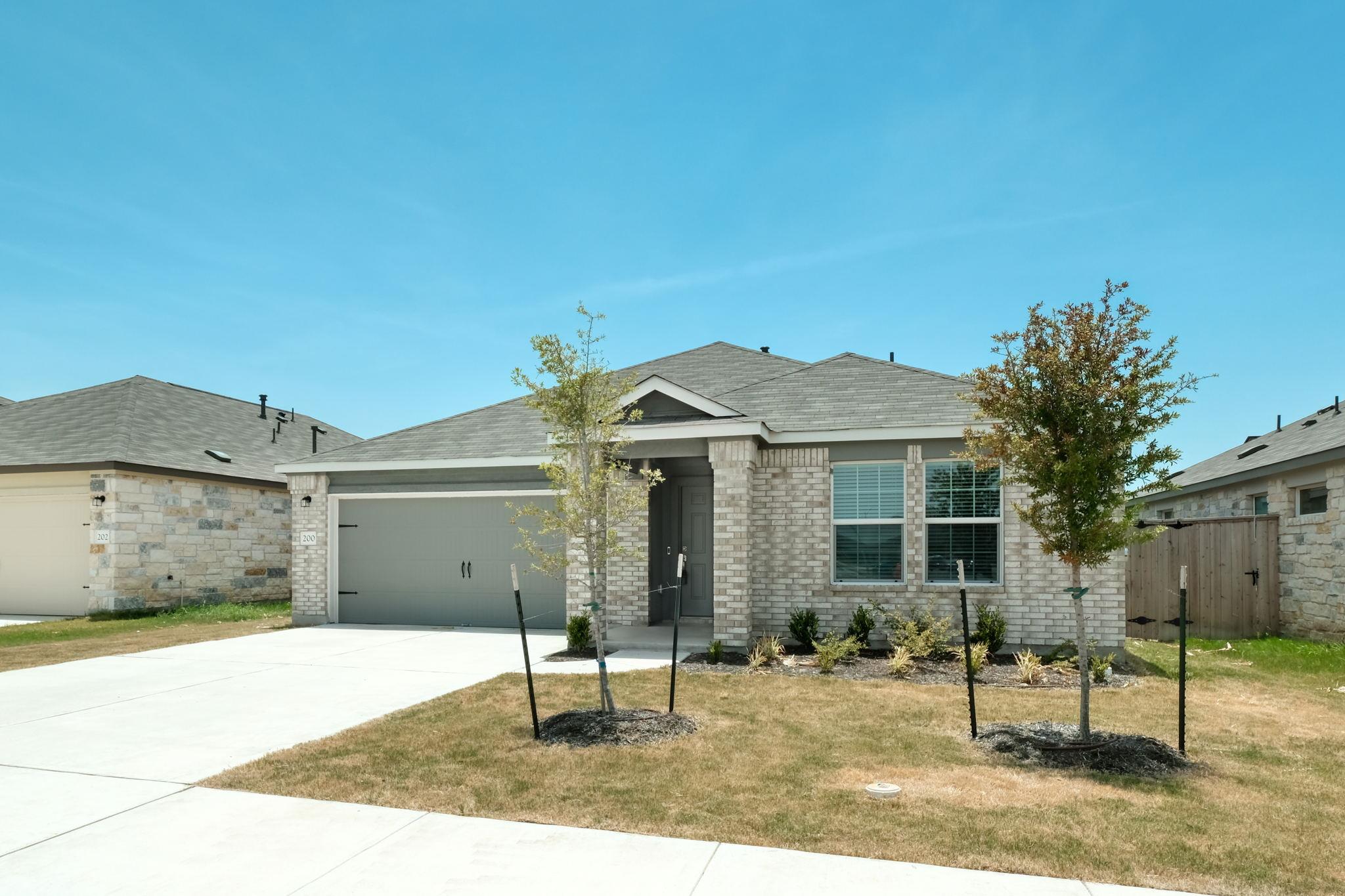 200 Coventry Dr, Hutto, TX 78634