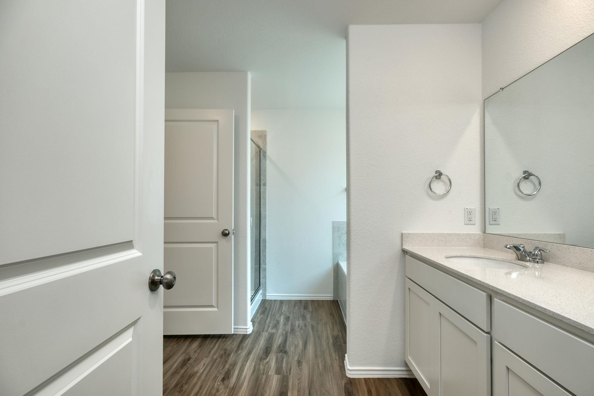 200 Coventry Dr, Hutto, TX 78634