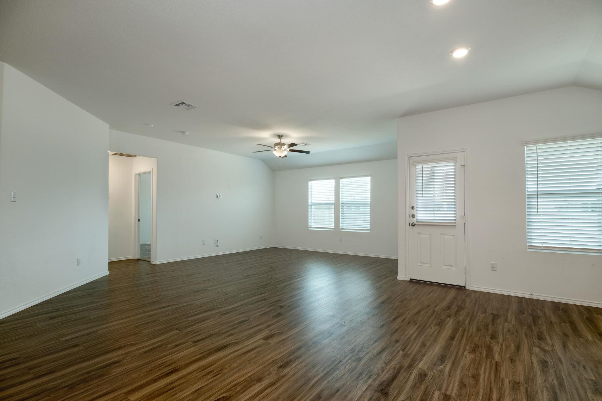 200 Coventry Dr, Hutto, TX 78634