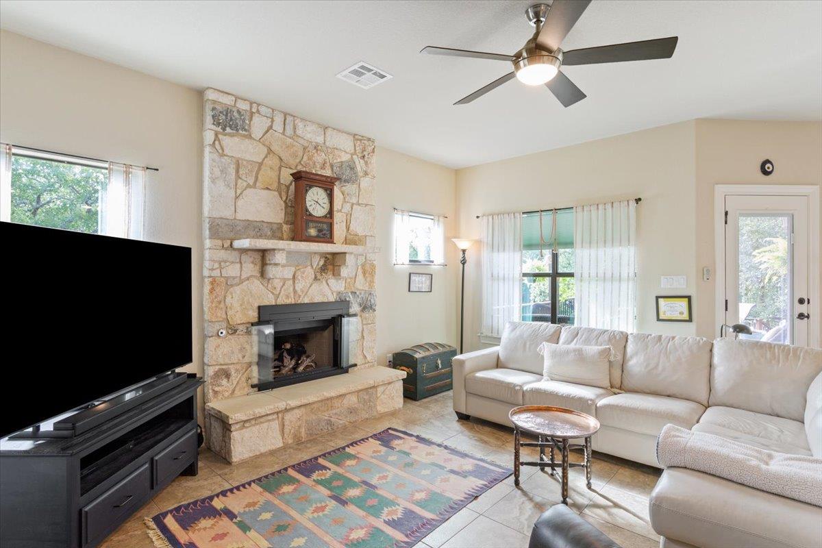 824 Sierra Blanco Loop, Georgetown, TX 78633