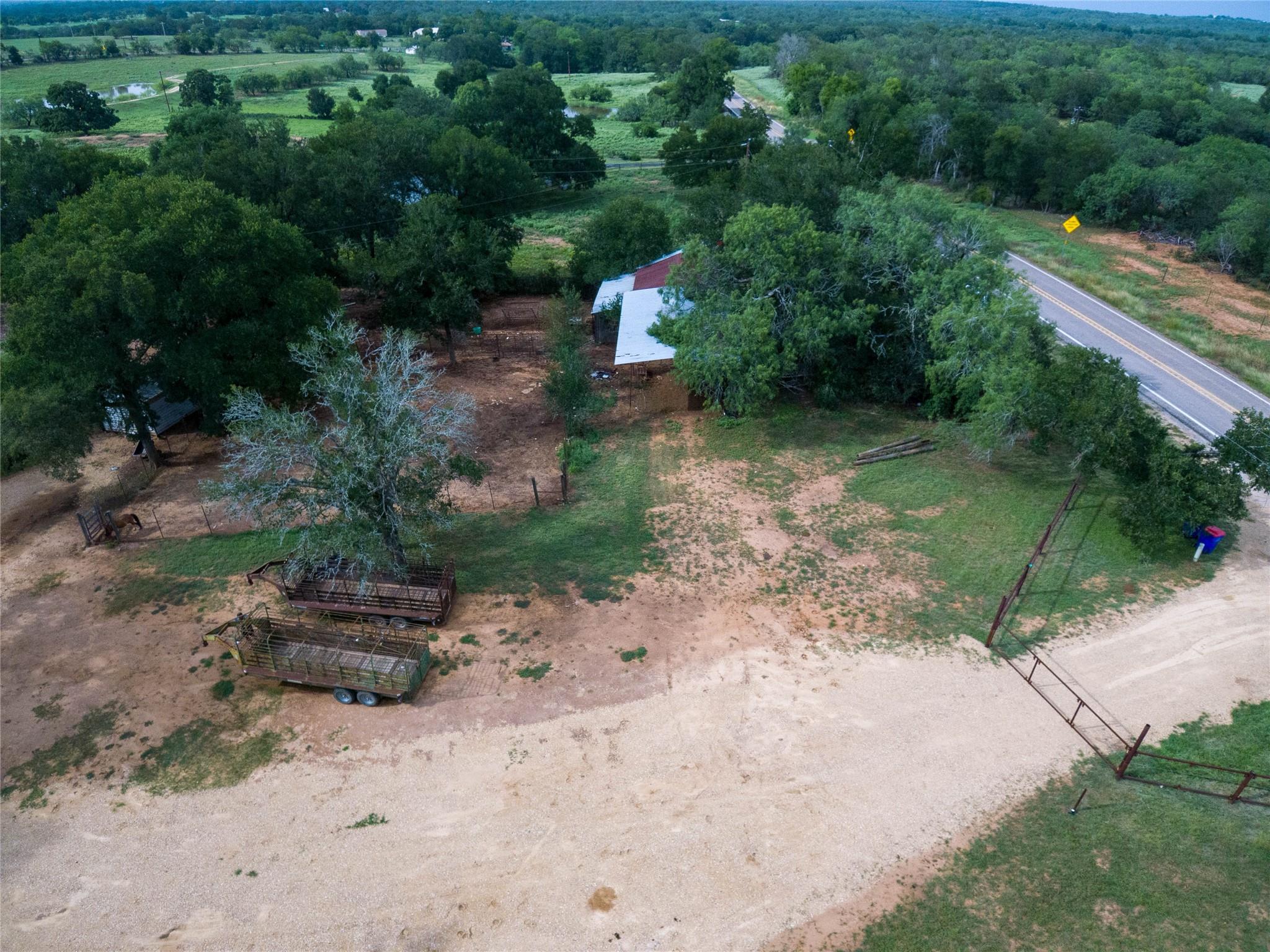 418 Fm 2984, Luling, TX 78648