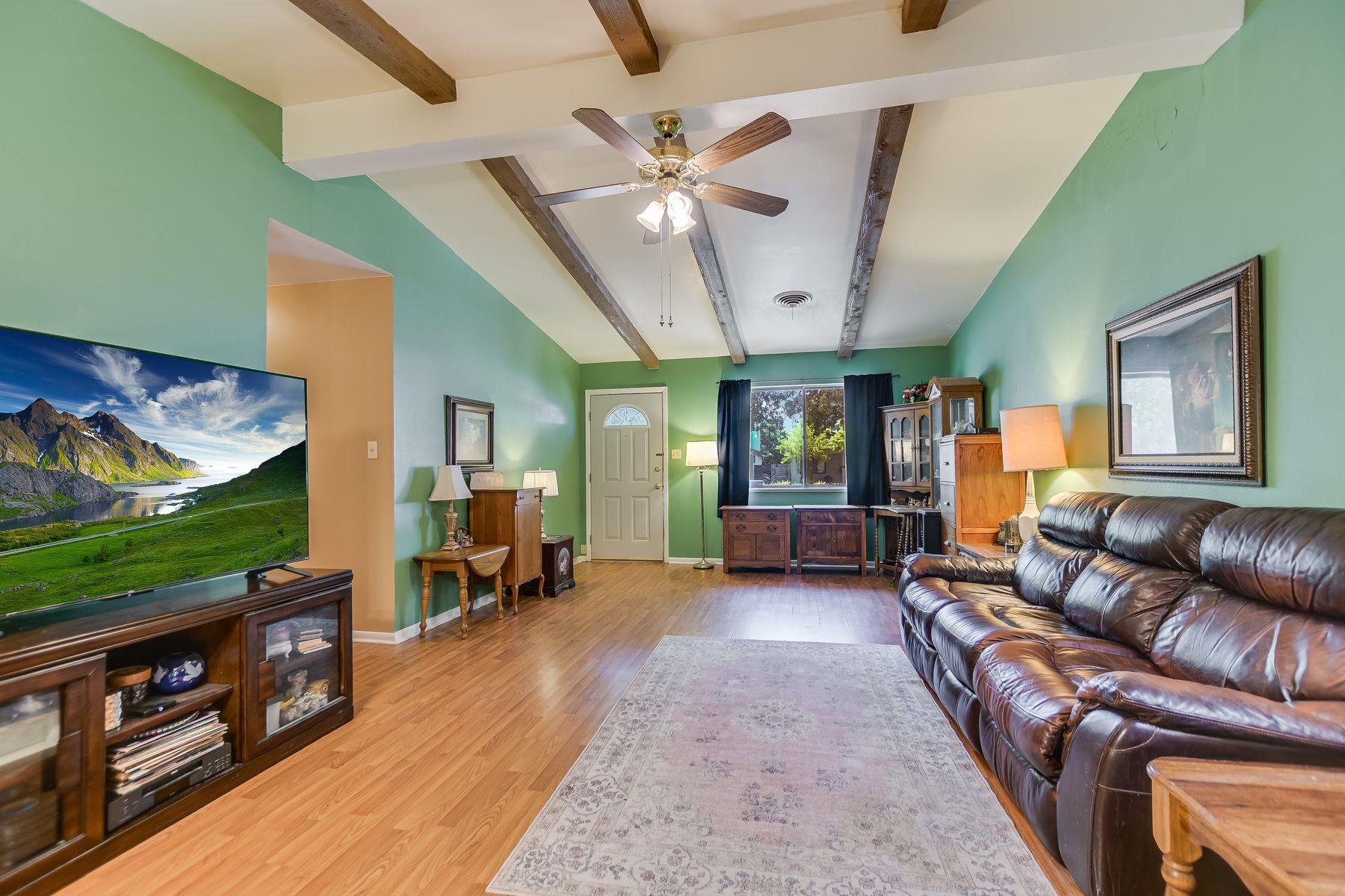 1812 Burbank St, Austin, TX 78757