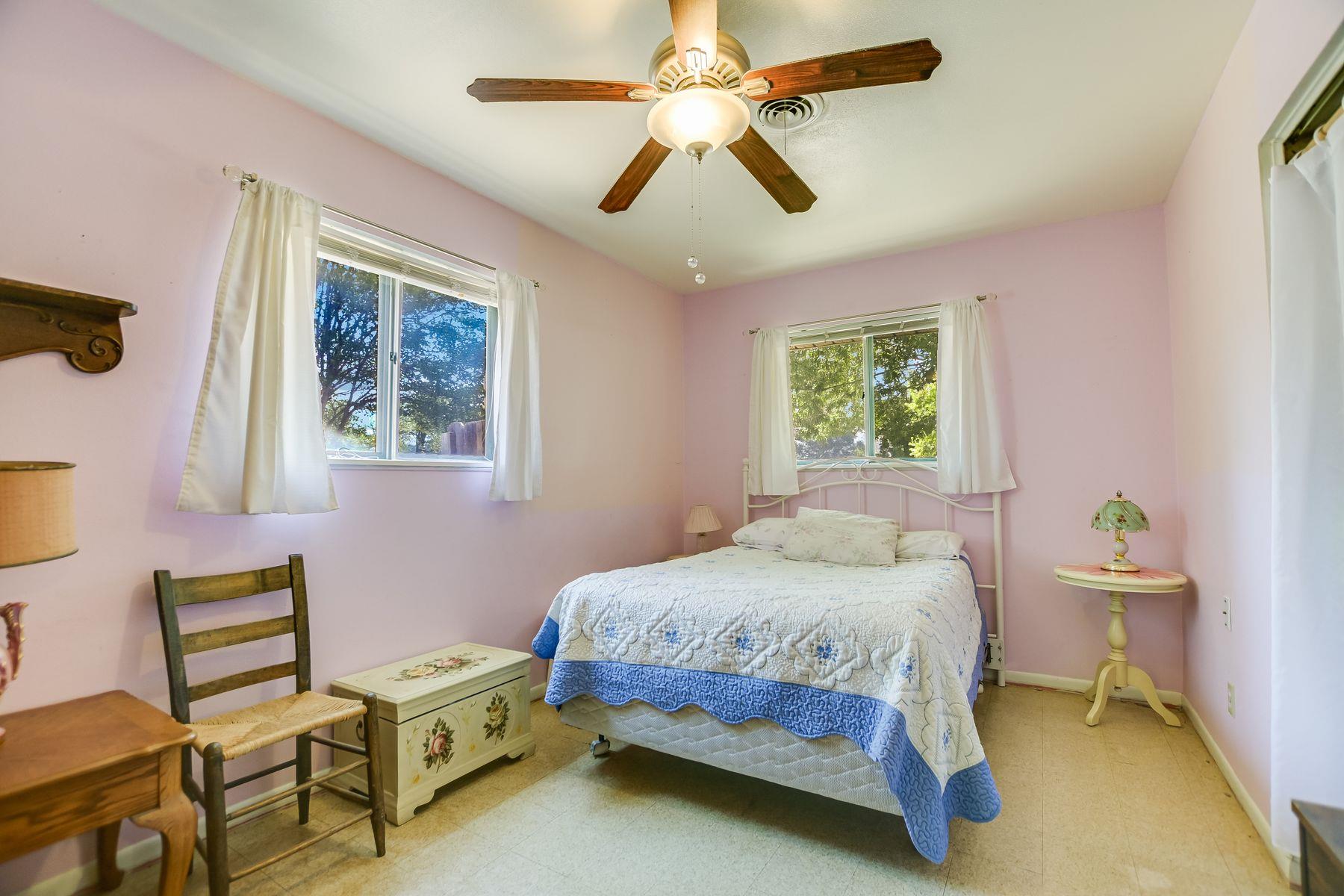 1812 Burbank St, Austin, TX 78757