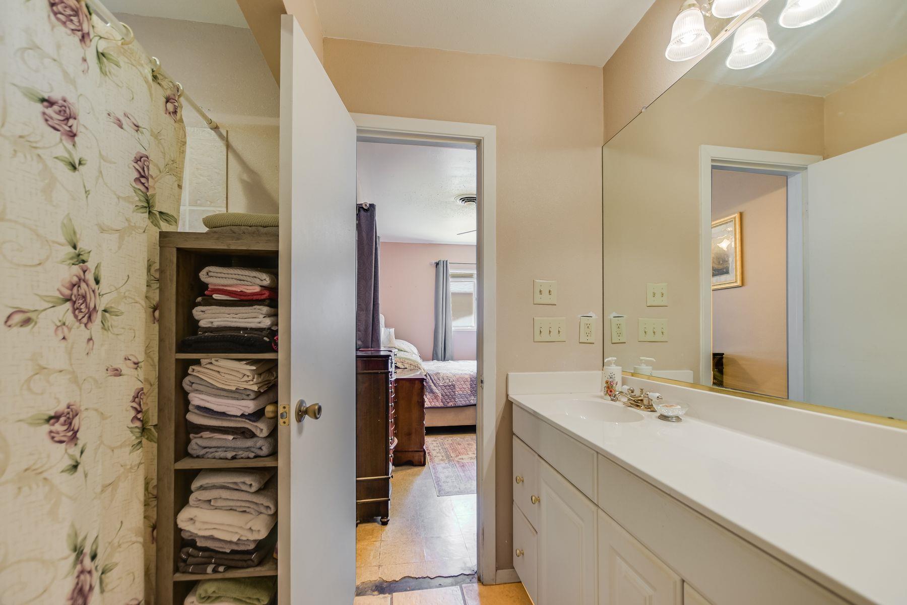 1812 Burbank St, Austin, TX 78757