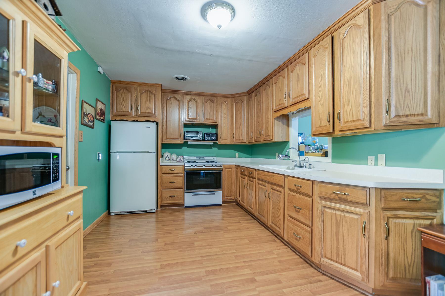 1812 Burbank St, Austin, TX 78757