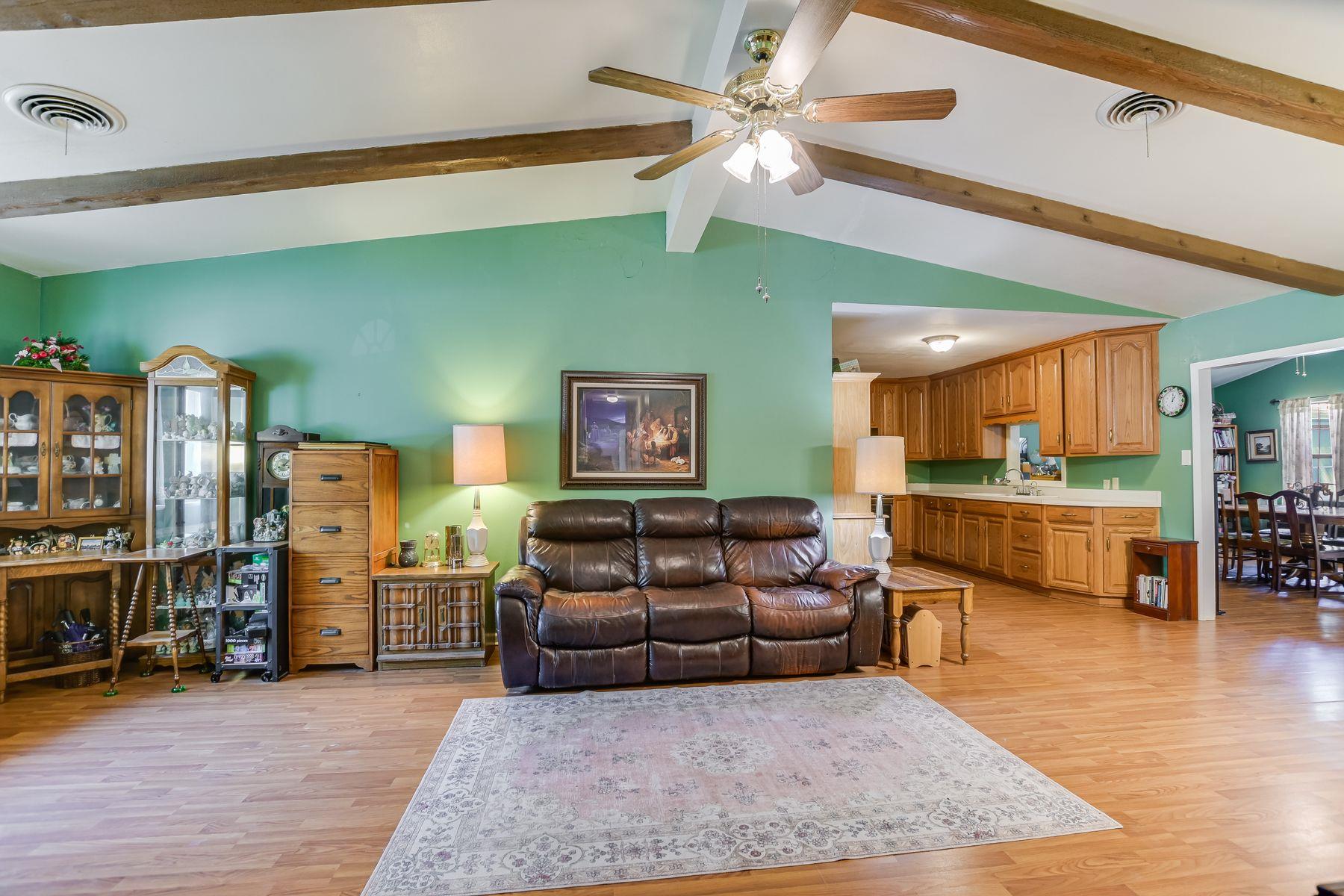 1812 Burbank St, Austin, TX 78757