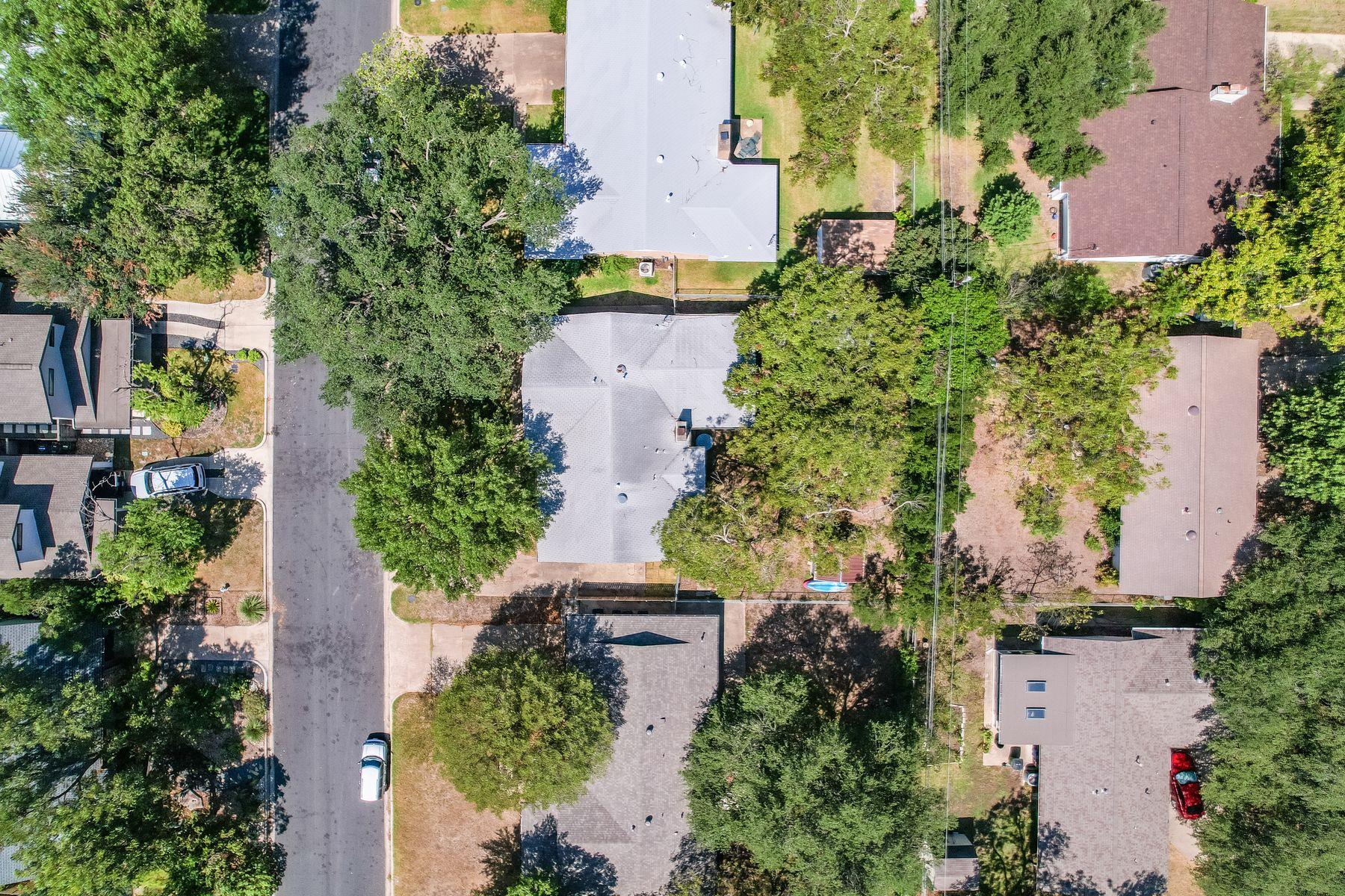 1812 Burbank St, Austin, TX 78757