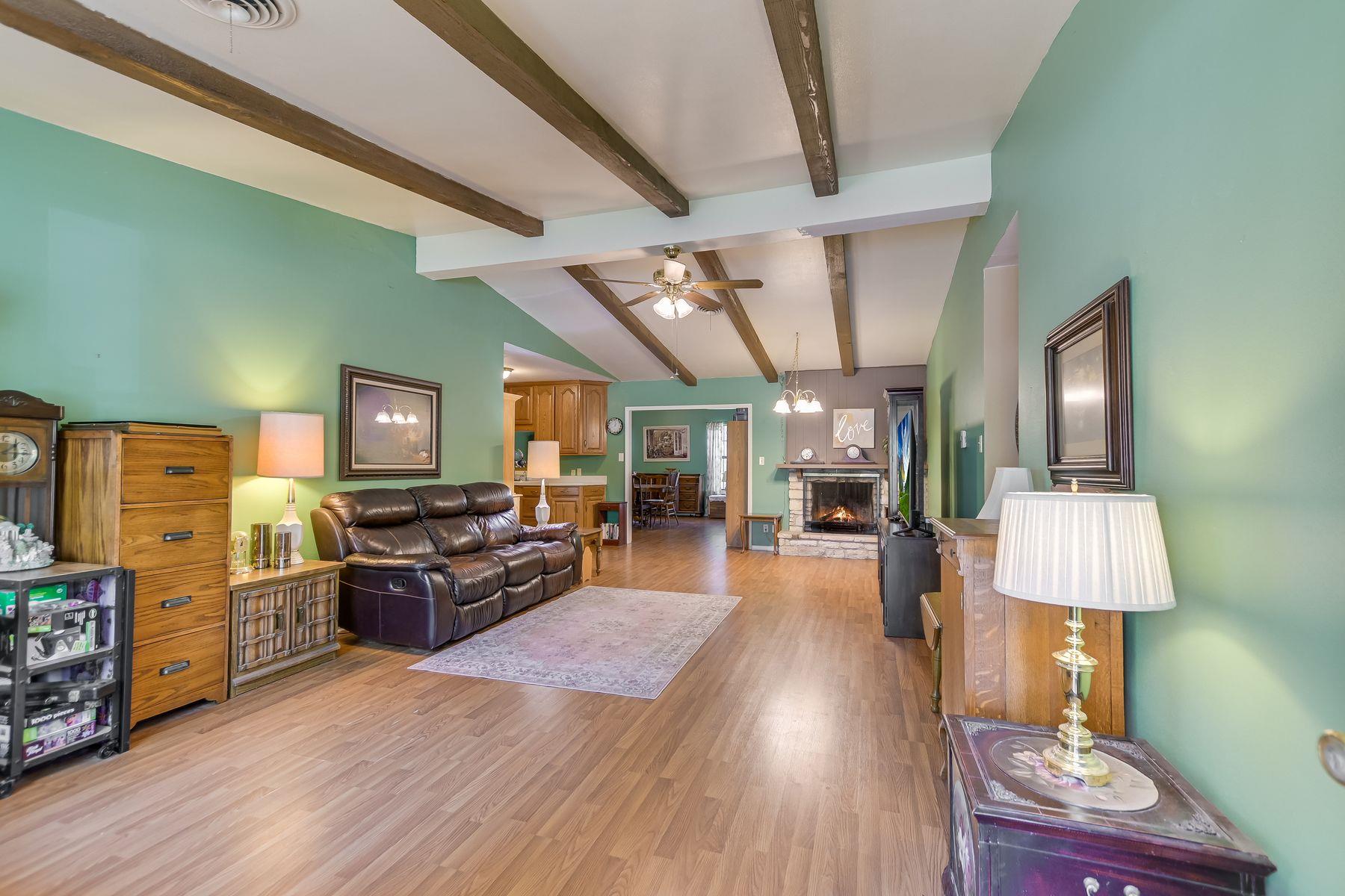 1812 Burbank St, Austin, TX 78757