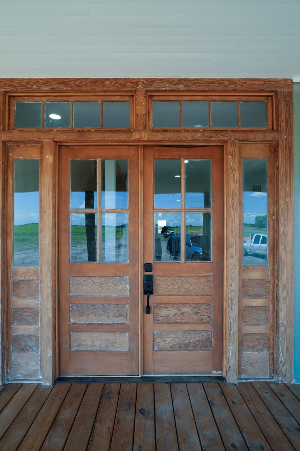 5688 Falke- Heinrich Rd, Schulenburg, TX 78956