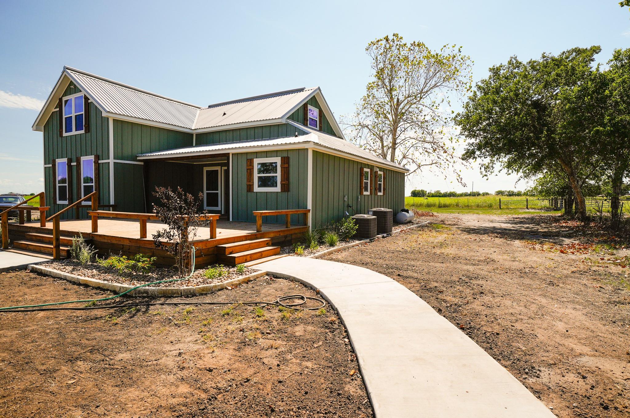 5688 Falke- Heinrich Rd, Schulenburg, TX 78956