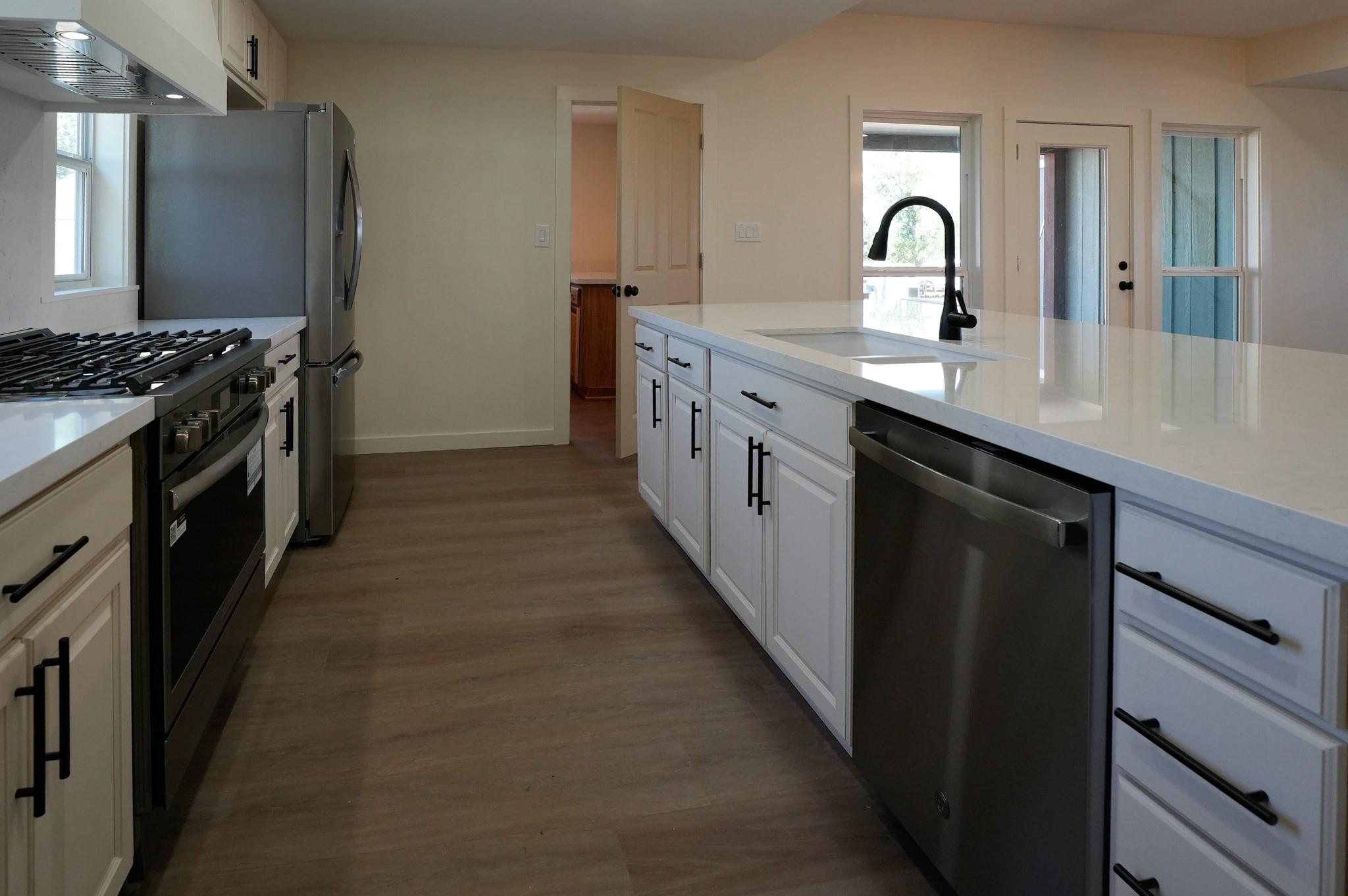 5688 Falke- Heinrich Rd, Schulenburg, TX 78956