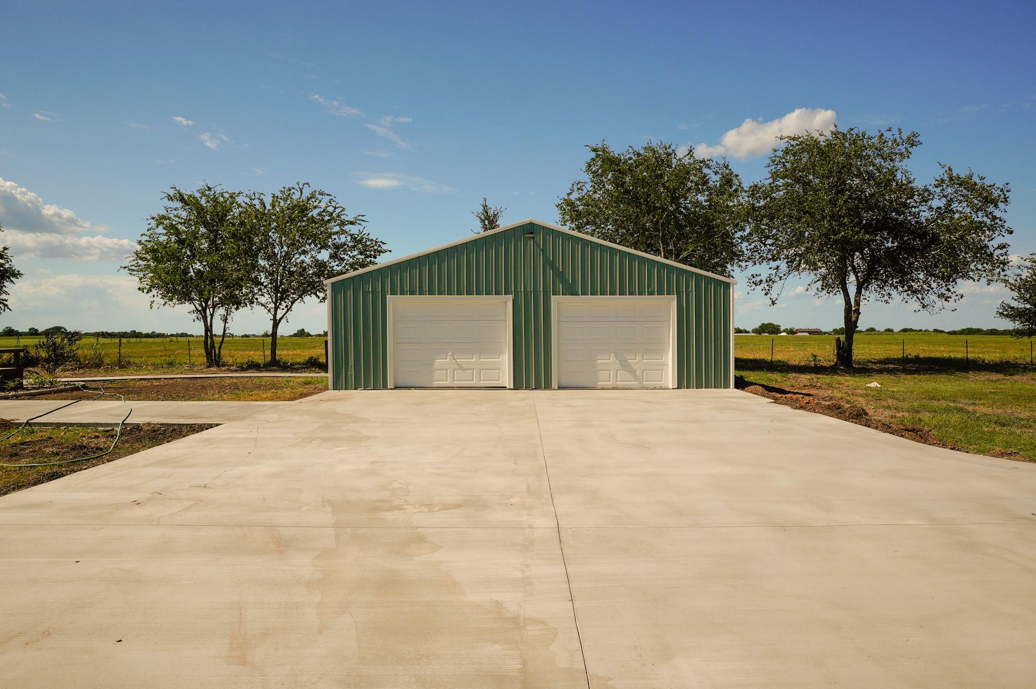 5688 Falke- Heinrich Rd, Schulenburg, TX 78956