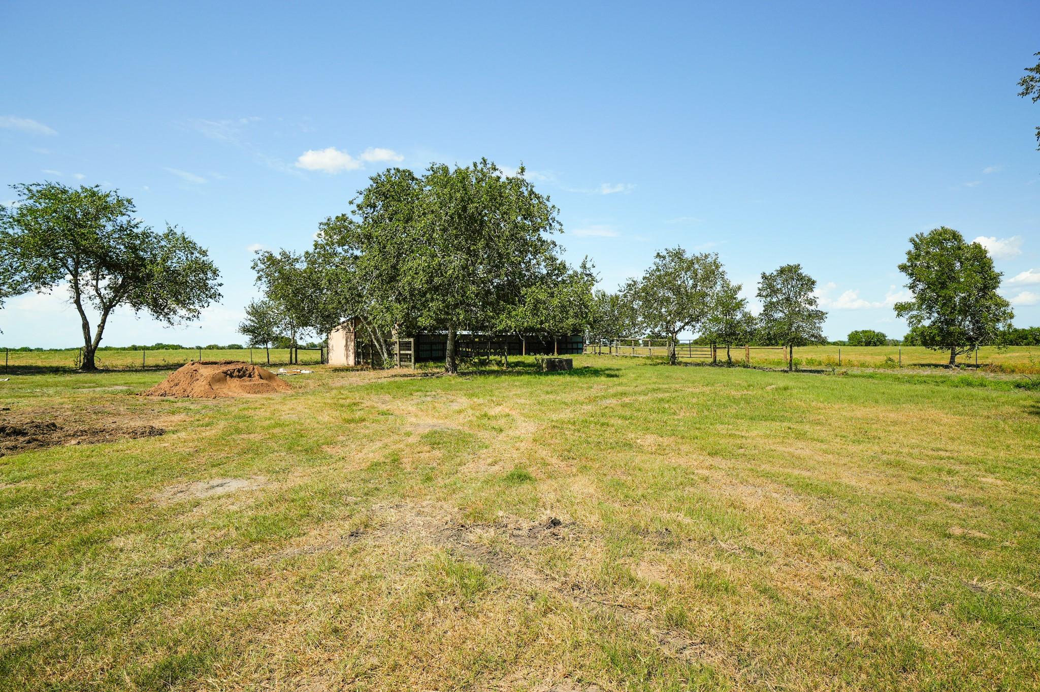 5688 Falke- Heinrich Rd, Schulenburg, TX 78956